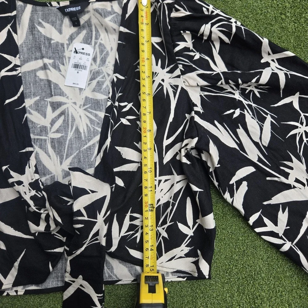 Express Top Women's Medium Black Cropped Front Tie Leaf Print - Picture 7 of 9